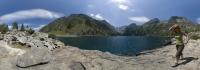 Au bord du lac Lauvitel dans le parc des Ecrins