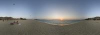 La plage de Orkos au coucher de soleil
