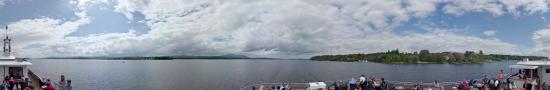 Bateau sur la lac de Memphremagog dans la cadre de école été de la créativité