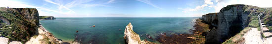 Au dessus des falaises de Etretat