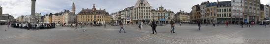 La grande place de Lille avec la Vielle Bourse