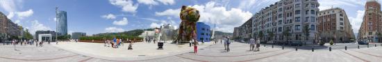 The flowery dog of Jeff Koons at Guggenheim