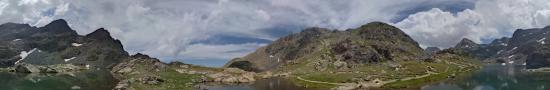 Au bord du lac du Petit Doménon à 2363 m