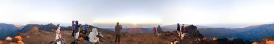 Levée de soleil au Piton des Neiges