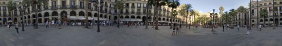 La grande place Reial du centre ville 