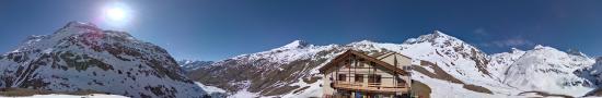 Le refuge d'Avérole au printemps, 2229 m