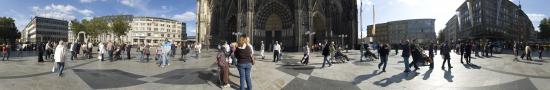 Sur le parvis de la cathédrale de Cologne